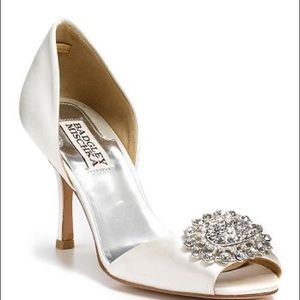 Badgley Mischka  LaCie wedding white shoes, size 61/2